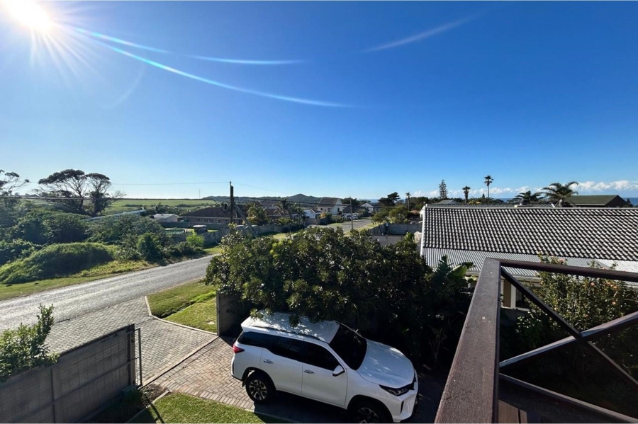 4 Bedroom Property for Sale in Sunrise On Sea Eastern Cape